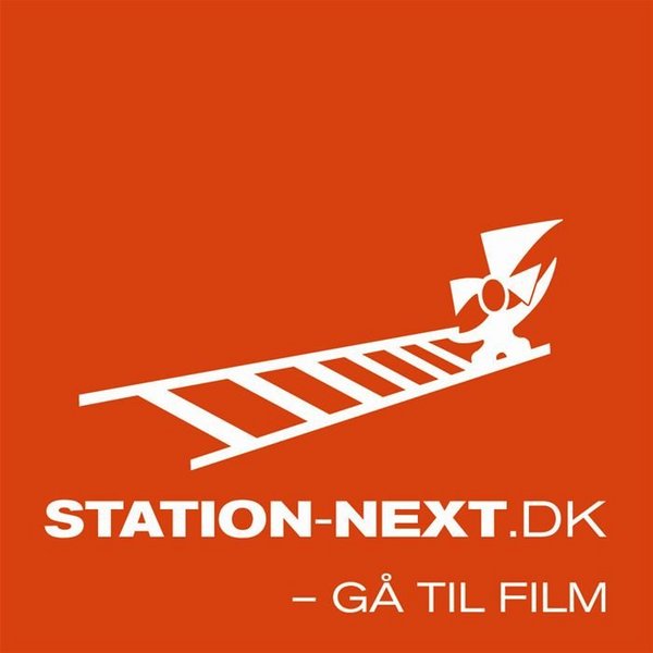 Logo de Station Next/Próxima Estación